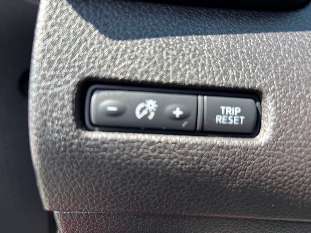 Used 2016 Nissan Rogue S AWD/4WD image 16