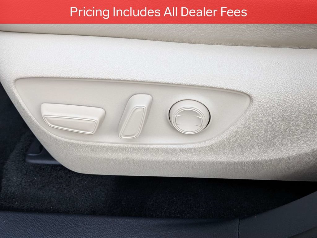 Used 2024 Toyota Highlander XLE FWD image 22