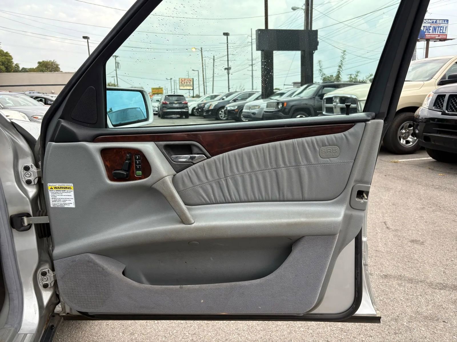 Used 1999 Mercedes-Benz E 320 Sedan image 17