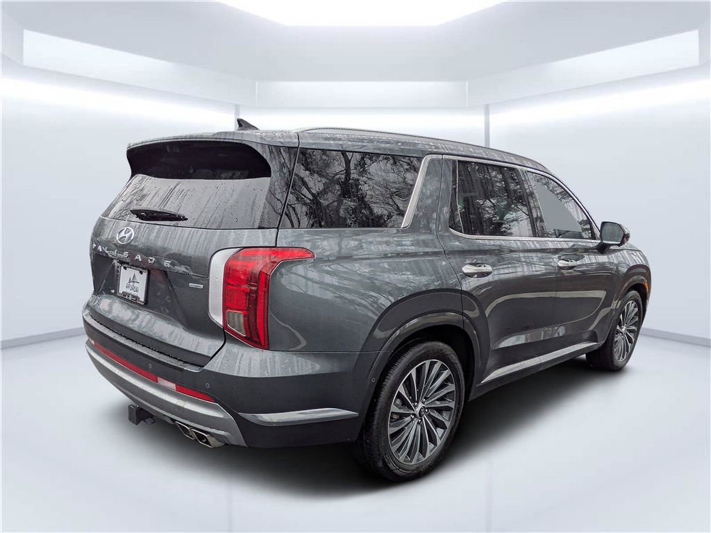 Used 2024 Hyundai Palisade Calligraphy image 3