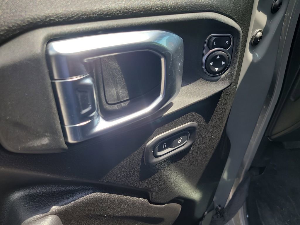 Used 2022 Jeep Wrangler Rubicon AWD/4WD image 9