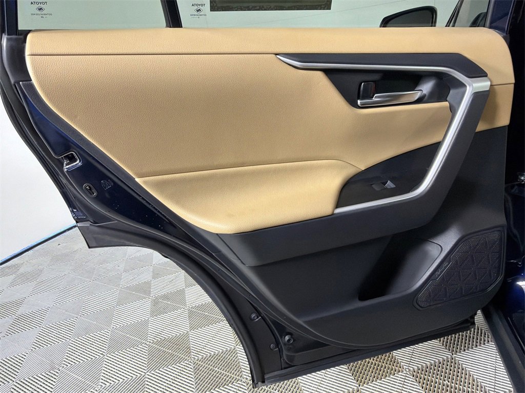 Used 2020 Toyota RAV4 XLE Premium image 23