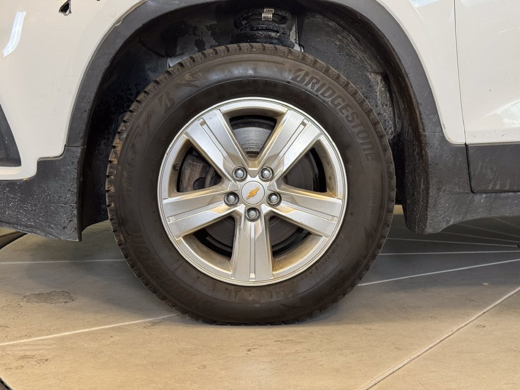 Used 2018 Chevrolet Trax LT w/ LT Convenience Package AWD/4WD image 24