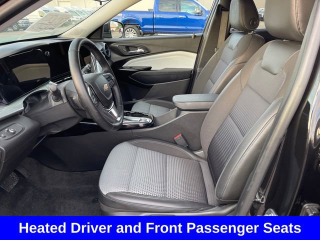 Used 2025 Chevrolet Trax LT w/ LT Convenience Package FWD image 9