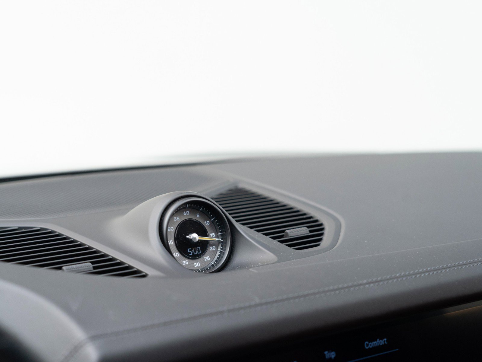 Certified 2024 Porsche Cayenne Turbo GT image 25