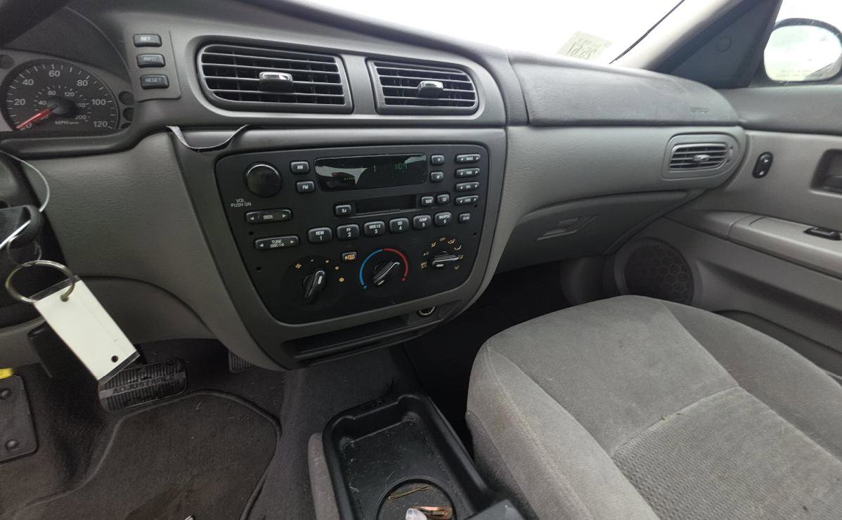 Used 2004 Ford Taurus SES FWD image 11