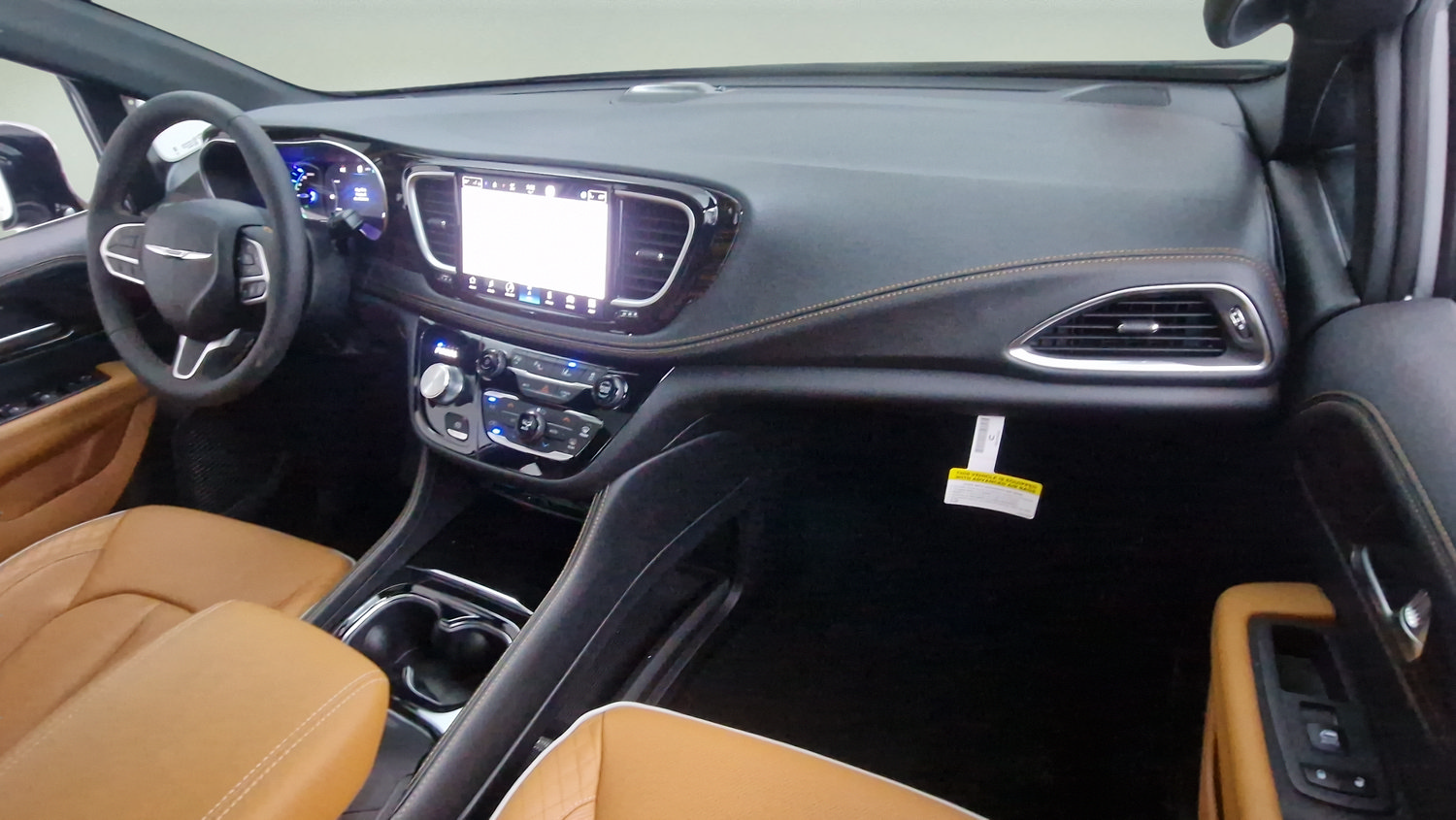 Used 2023 Chrysler Pacifica Pinnacle FWD image 28
