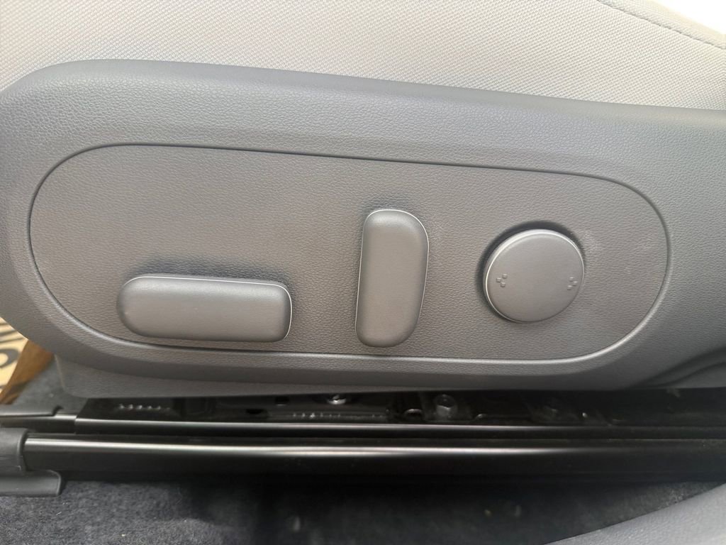 Used 2025 Hyundai Kona SEL image 19