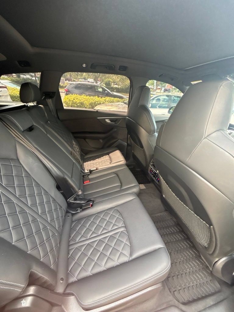 Used 2025 Audi SQ7 Prestige AWD/4WD image 21