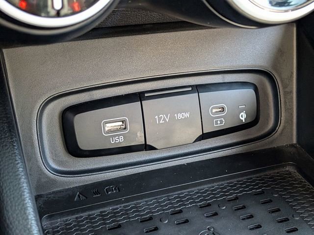 Used 2025 Hyundai Venue Limited image 23