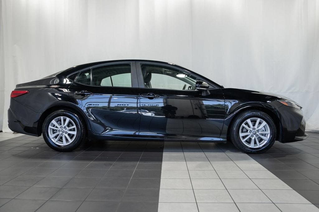 Used 2025 Toyota Camry LE FWD image 3