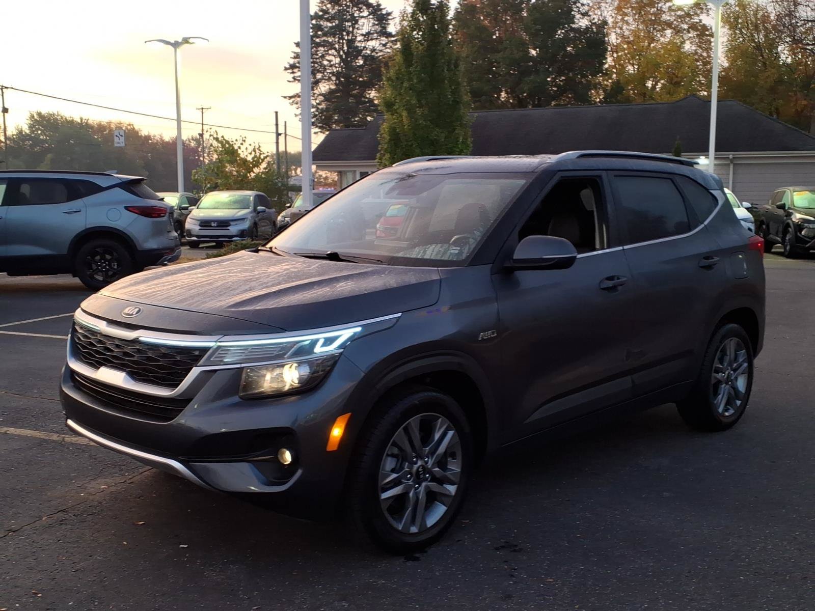 Used 2021 Kia Seltos S AWD/4WD image 3