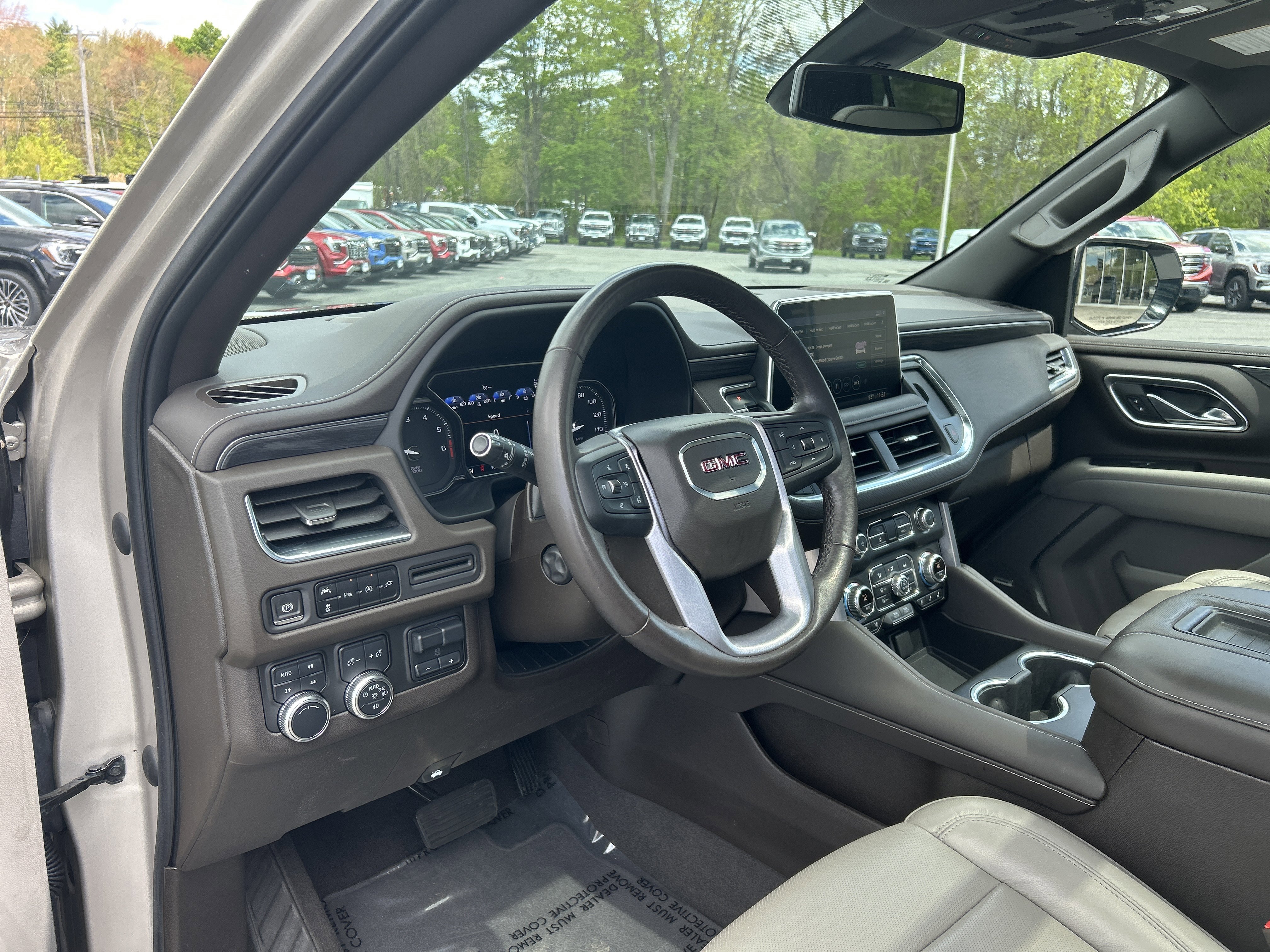 Used 2021 GMC Yukon SLT w/ SLT Luxury Plus Package AWD/4WD image 17