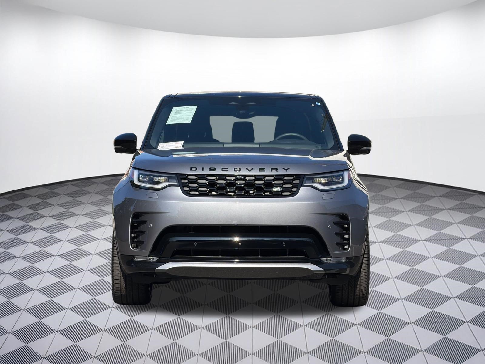 Used 2025 Land Rover Discovery Dynamic SE AWD/4WD image 6