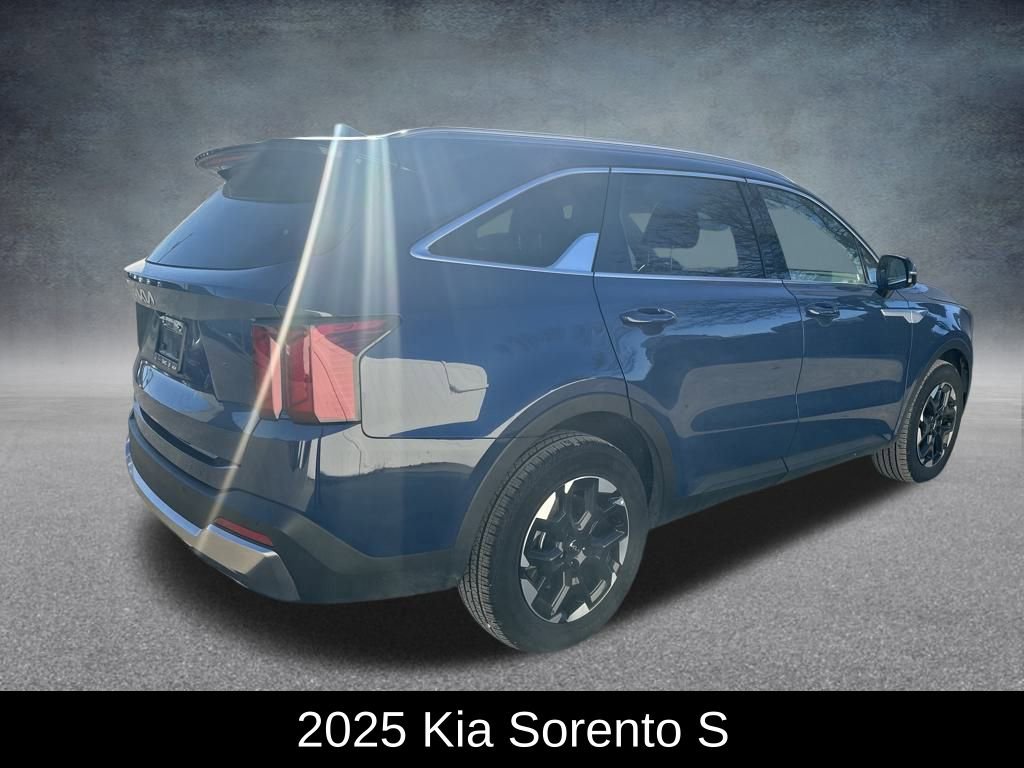 Used 2025 Kia Sorento S w/ Panoramic Sunroof Package image 3