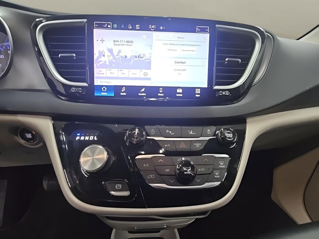 Used 2024 Chrysler Pacifica Touring-L image 27