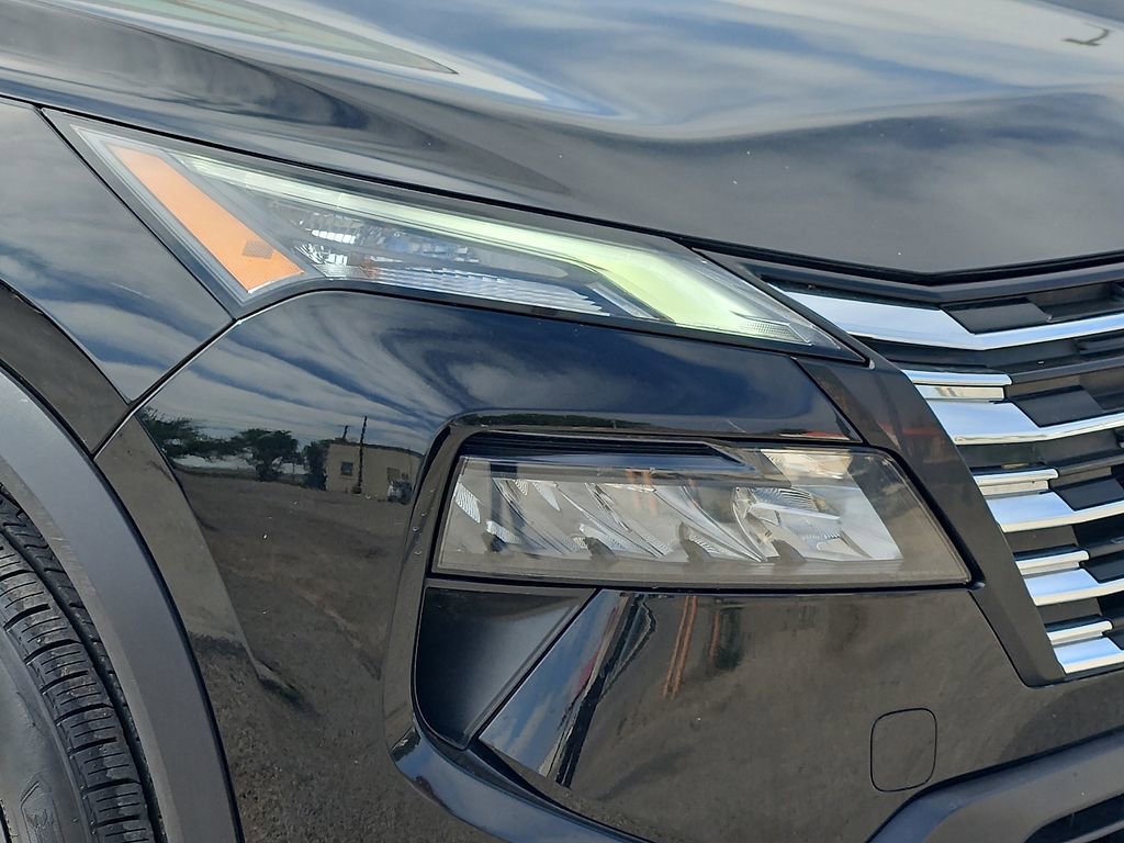 Used 2024 Nissan Rogue S AWD/4WD image 8