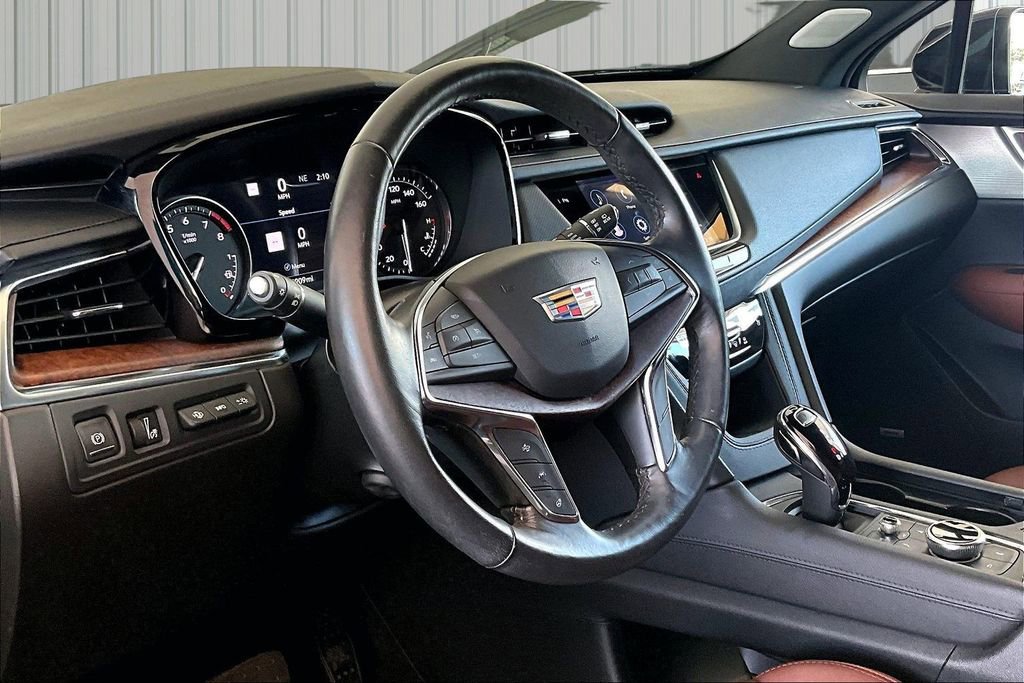 Used 2023 Cadillac XT5 Premium Luxury w/ Technology Package FWD image 4