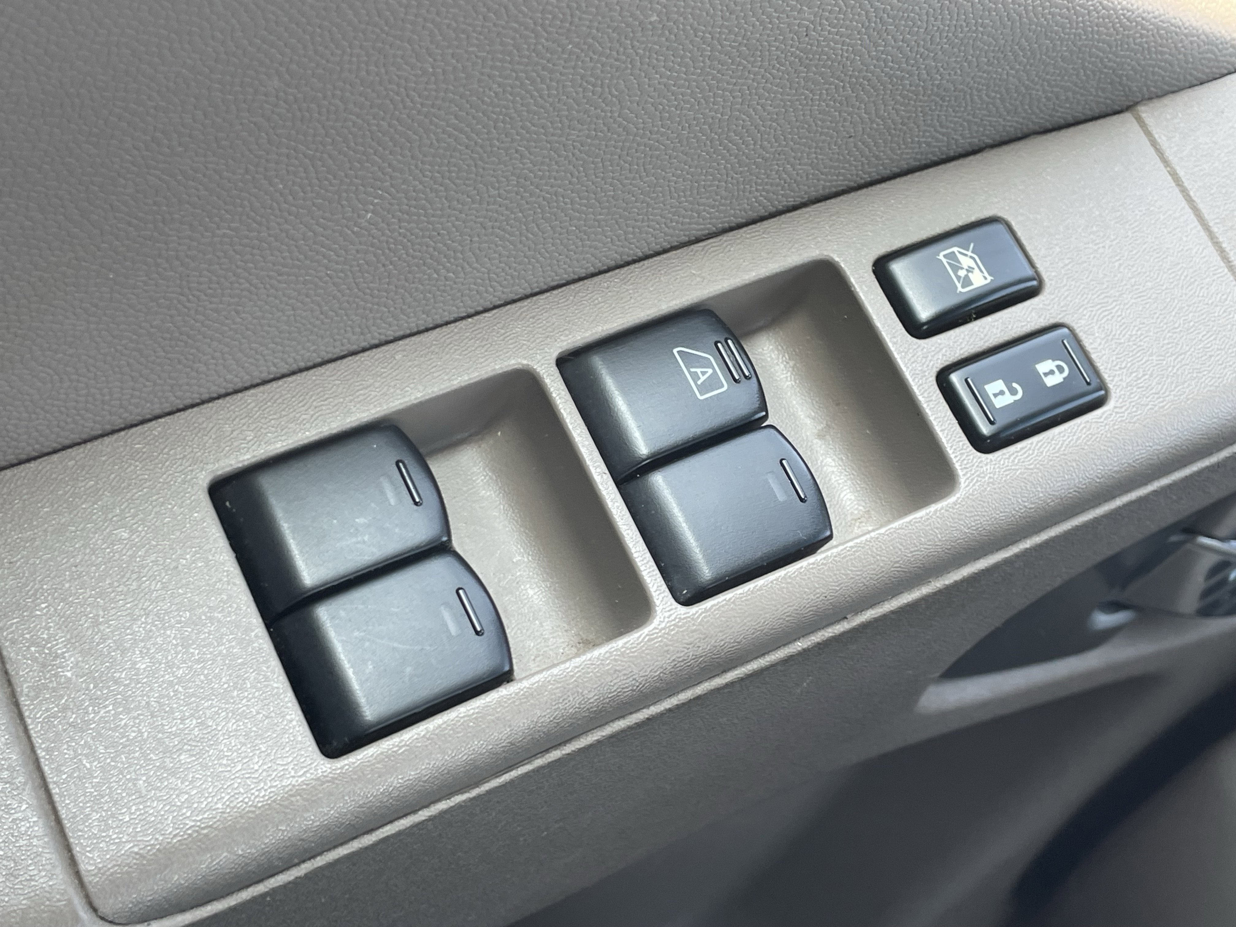 Used 2018 Nissan Frontier SV image 16