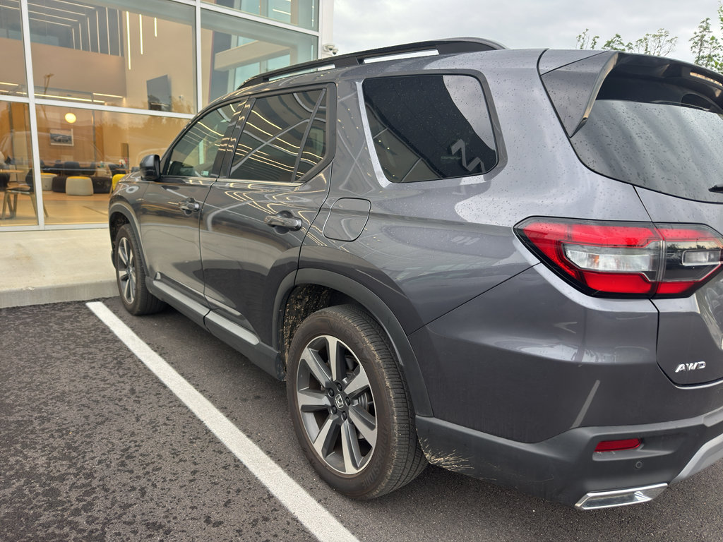 Used 2025 Honda Pilot Elite image 6