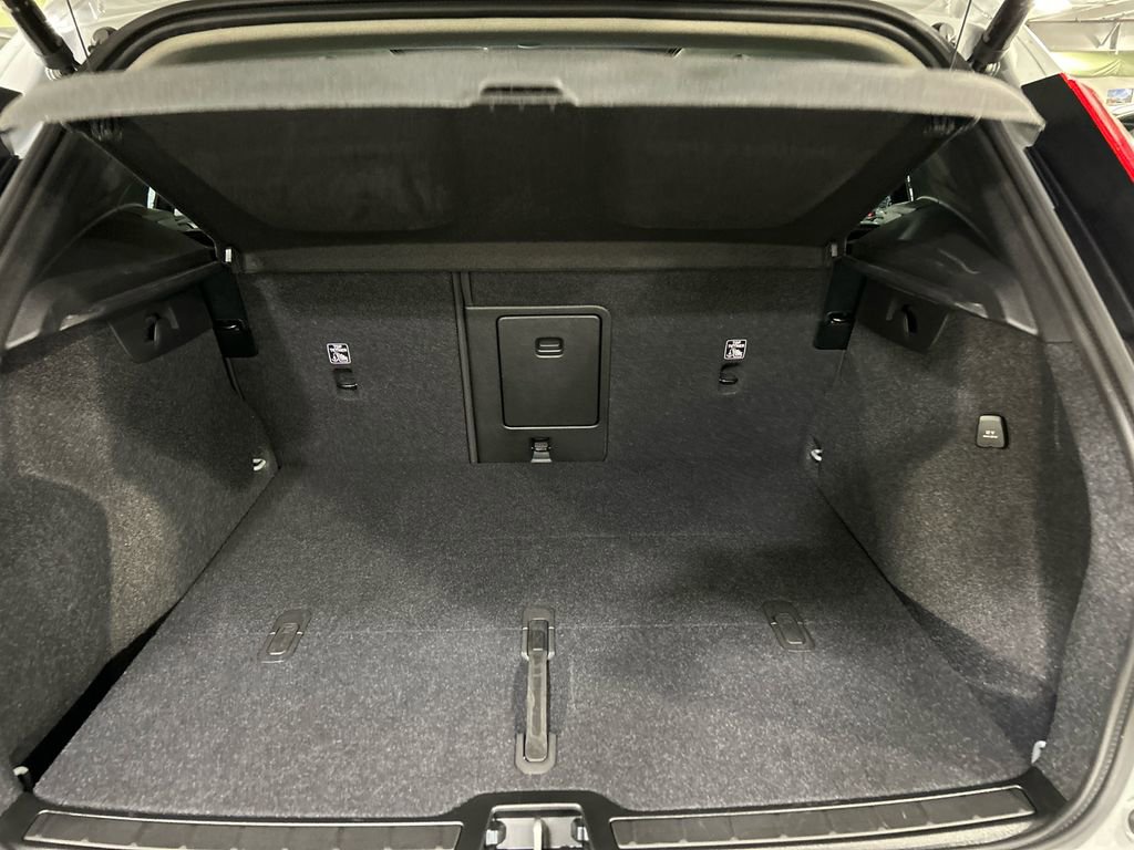 Used 2026 Volvo XC40 B5 Ultra w/ Climate Package image 27