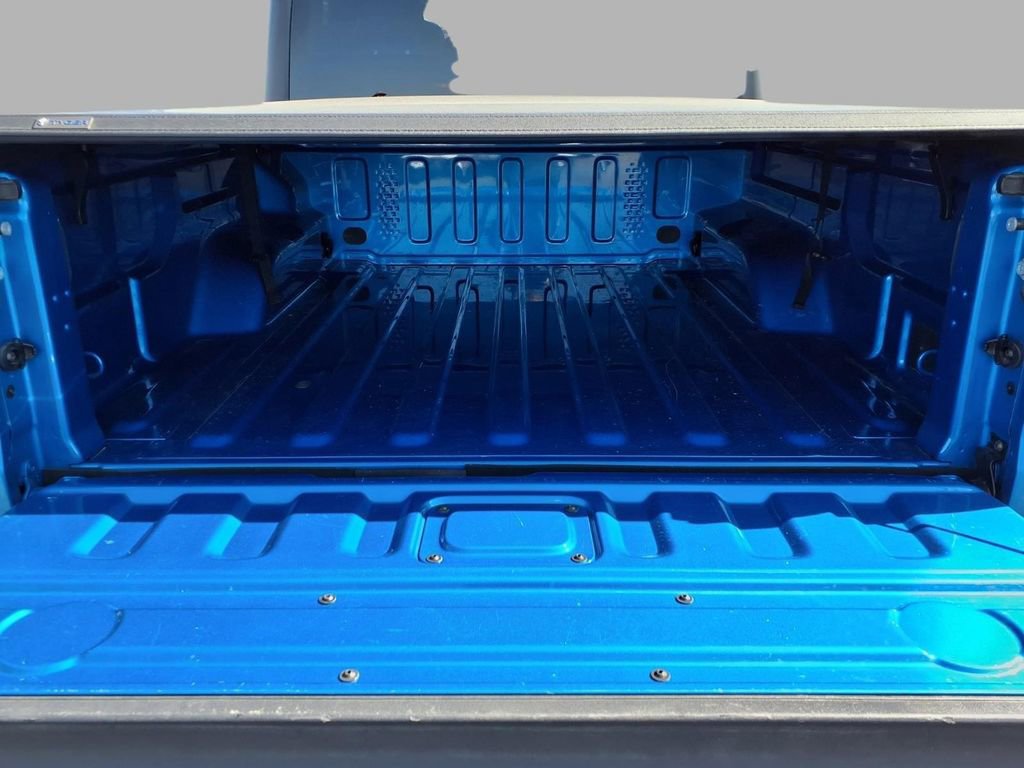 Used 2022 Jeep Gladiator Willys AWD/4WD image 25