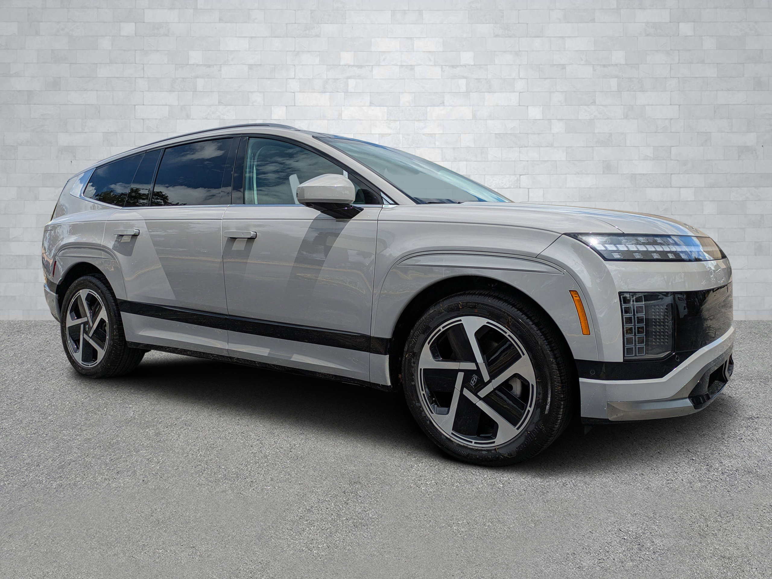 New 2026 Hyundai Ioniq 9 Calligraphy image 2