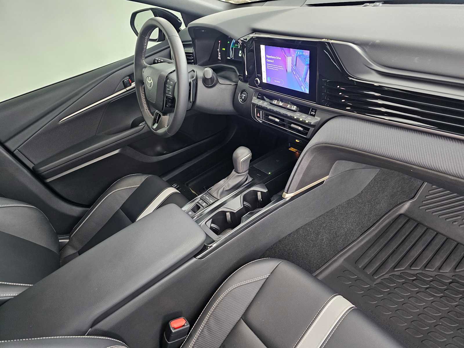 Used 2025 Toyota Camry SE image 11