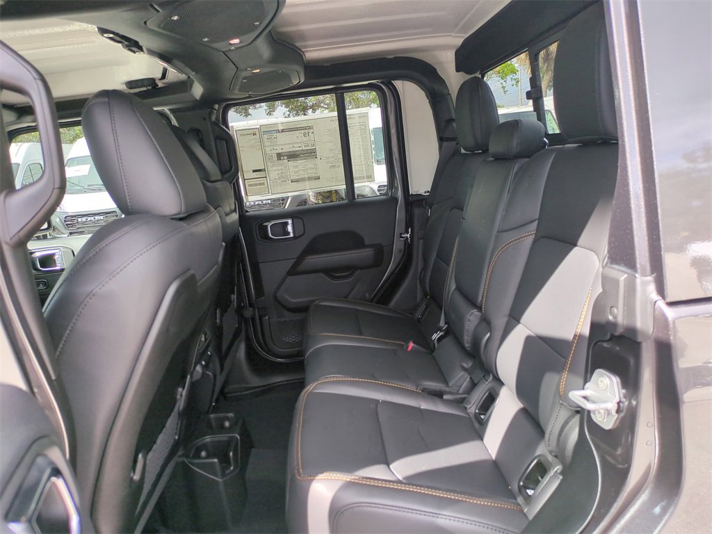 New 2025 Jeep Gladiator Sport image 15