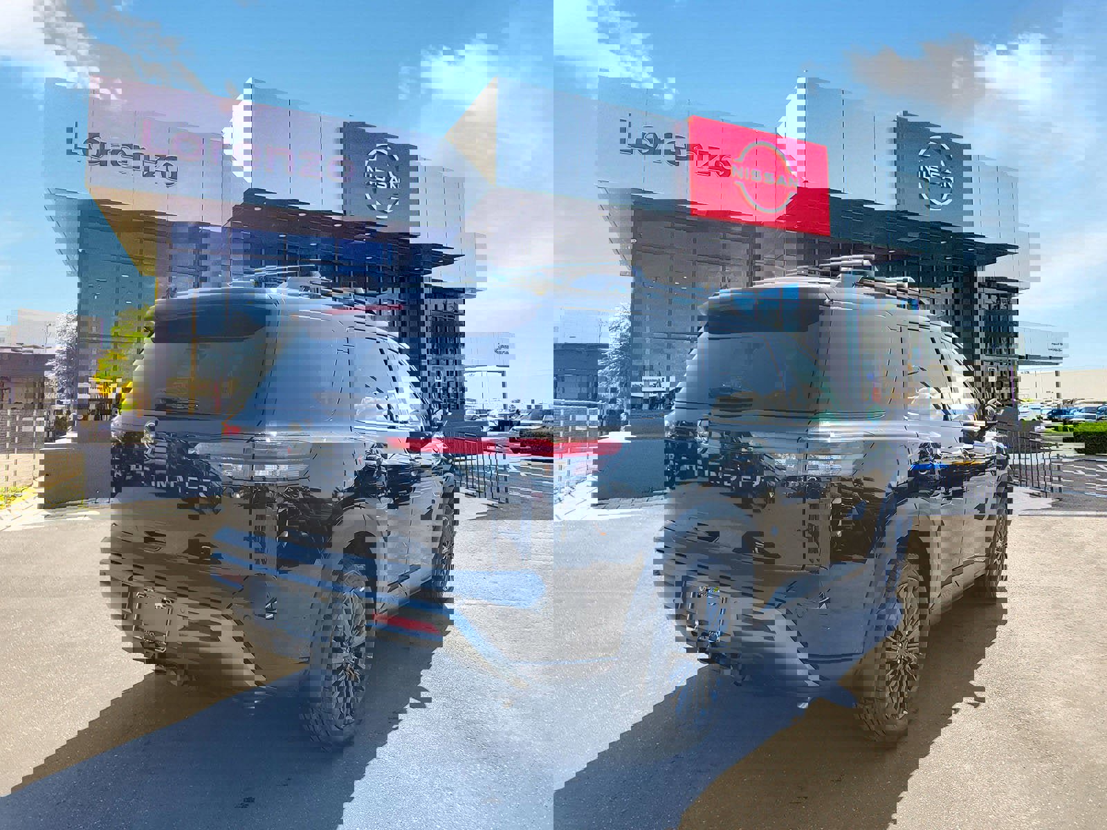 New 2026 Nissan Pathfinder SL image 4