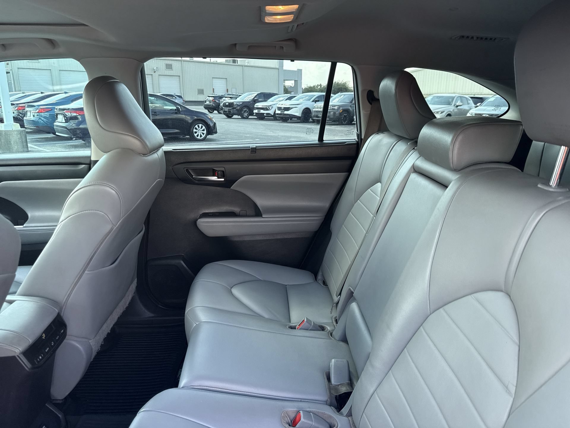 Certified 2021 Toyota Highlander XLE FWD image 25
