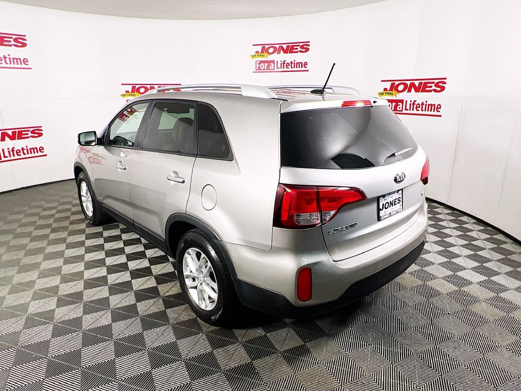 Used 2015 Kia Sorento LX AWD/4WD image 2