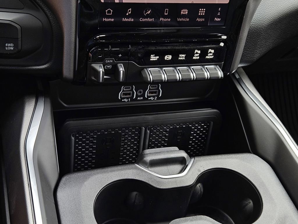 New 2026 RAM 3500 Laramie AWD/4WD image 19