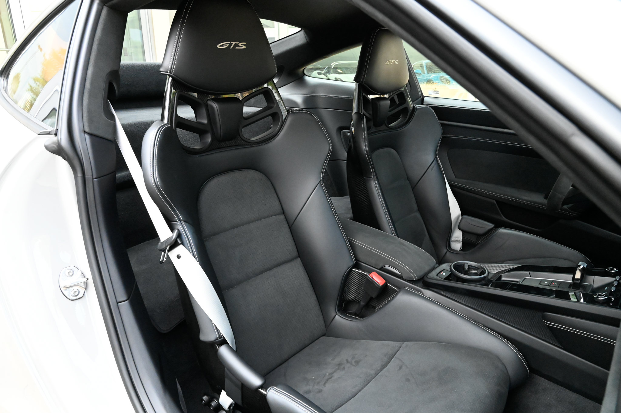 Used 2024 Porsche 911 Carrera GTS RWD image 39