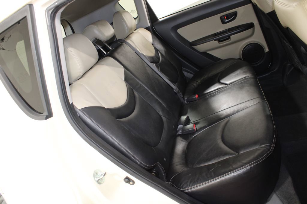 Used 2011 Kia Soul ! FWD image 18