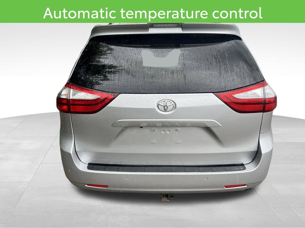 Used 2020 Toyota Sienna XLE AWD/4WD image 7