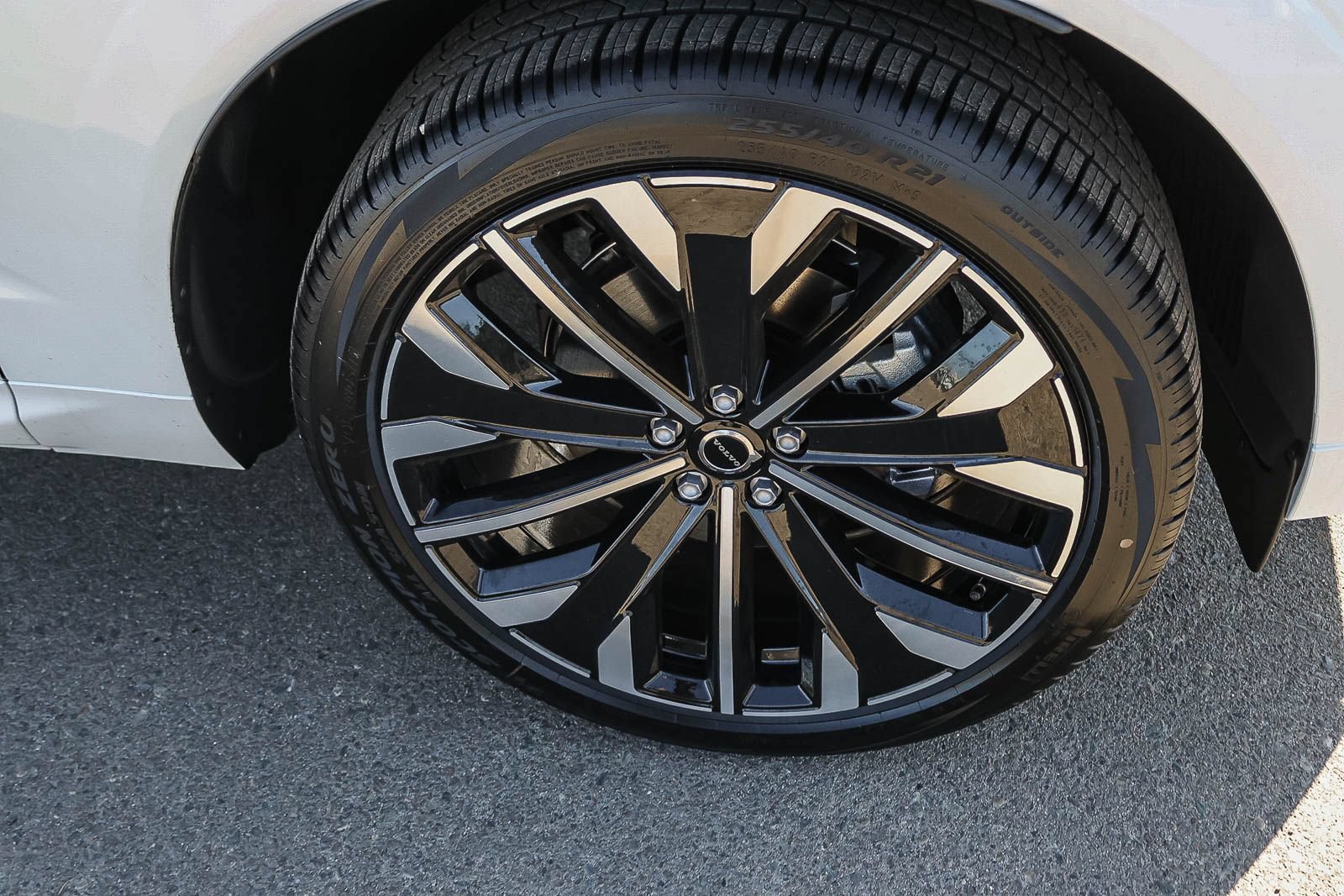 New 2026 Volvo XC60 B5 Ultra AWD/4WD image 14