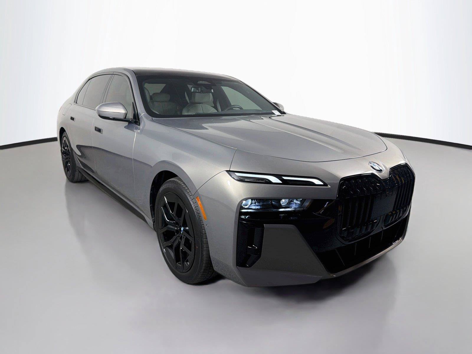 Used 2024 BMW 740i xDrive w/ Premium Package AWD/4WD image 3