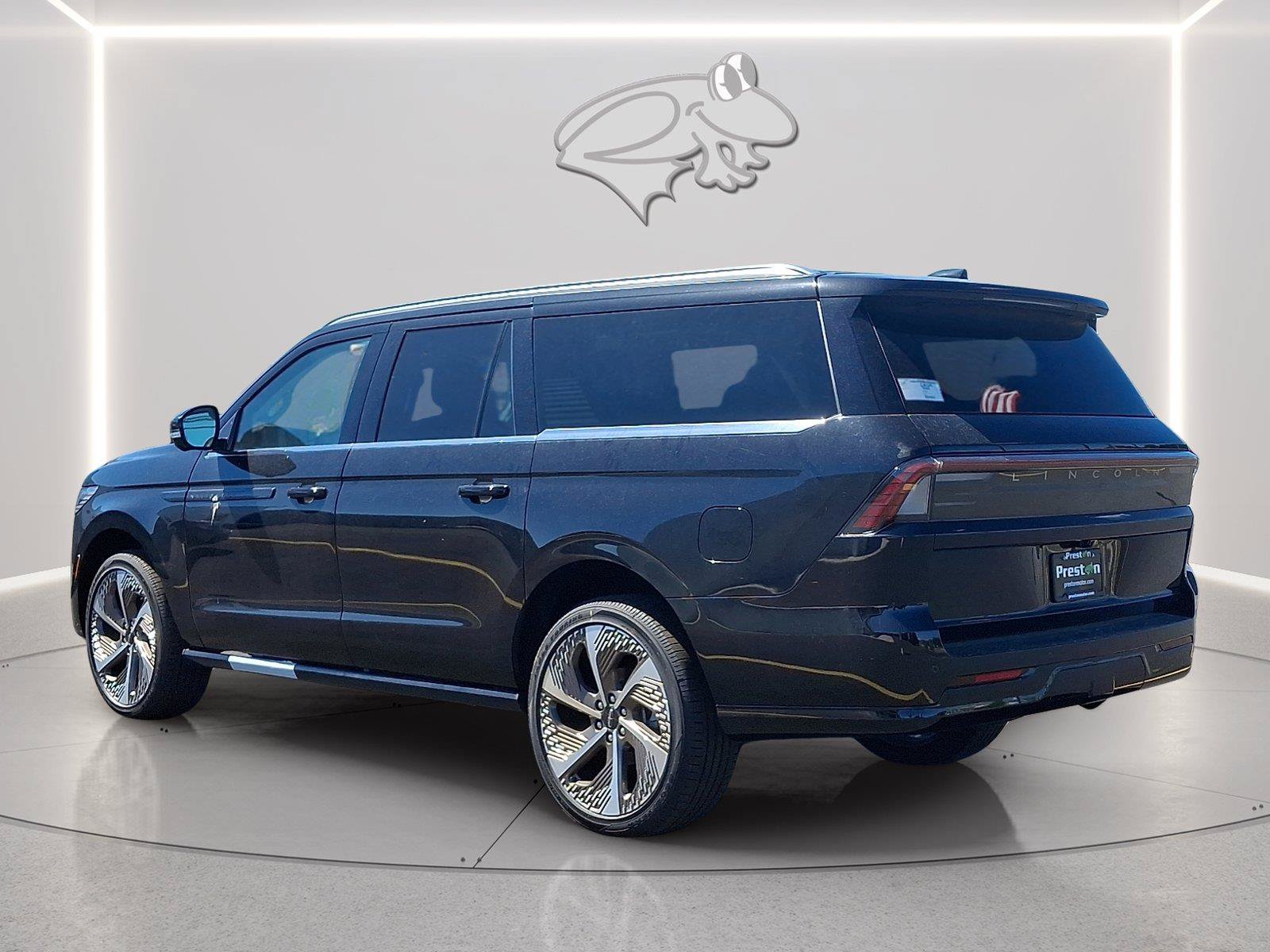 New 2026 Lincoln Navigator L Black Label AWD/4WD image 2