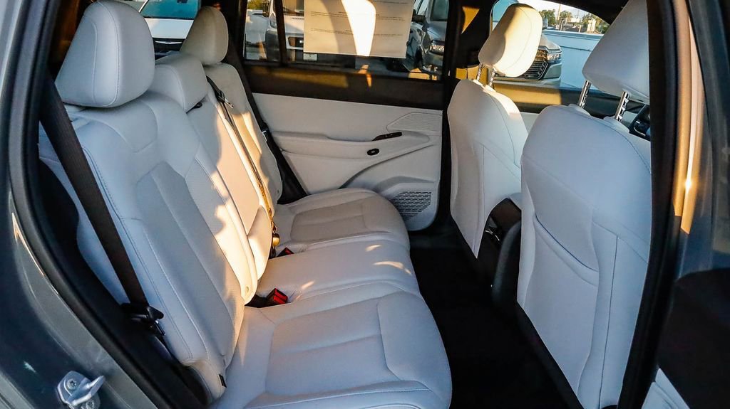 New 2026 Jeep Cherokee Laredo AWD/4WD image 19