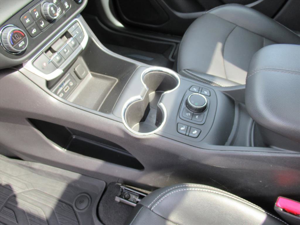 Used 2023 GMC Terrain SLT w/ Elevation Edition image 19