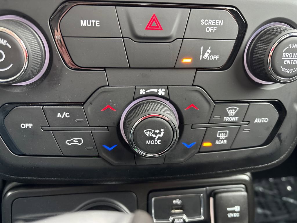 Used 2023 Jeep Renegade Latitude w/ Sun/Sound Group image 31