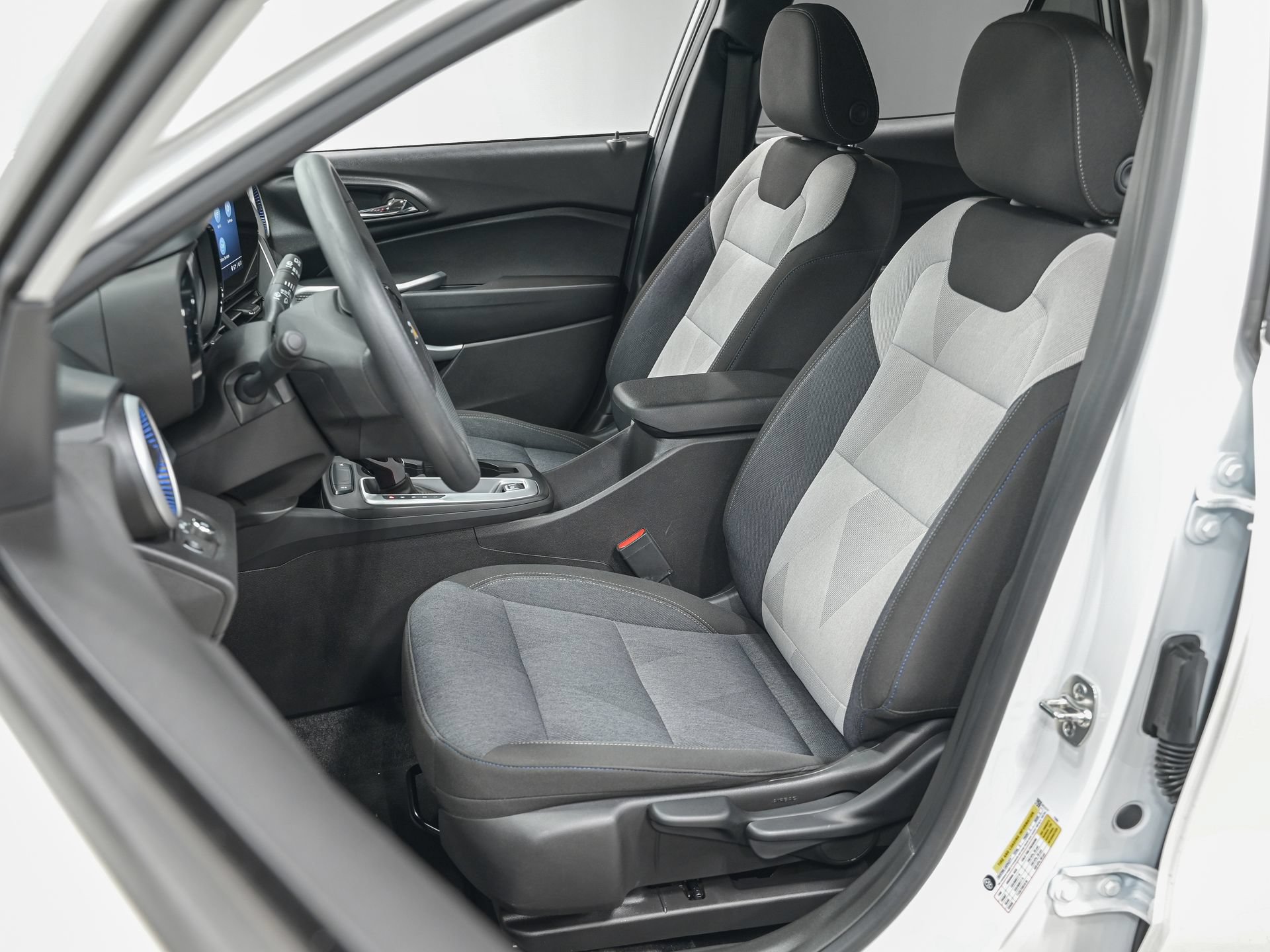 Used 2026 Chevrolet Trax LS w/ LS Convenience Package FWD image 15
