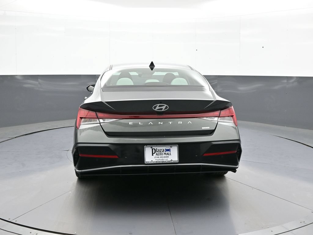 Used 2024 Hyundai Elantra Limited FWD image 7