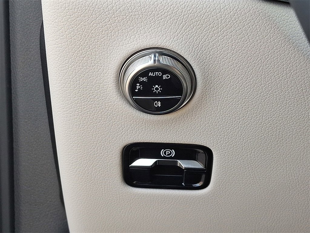 New 2026 Mercedes-Benz GLC 300 4MATIC image 17