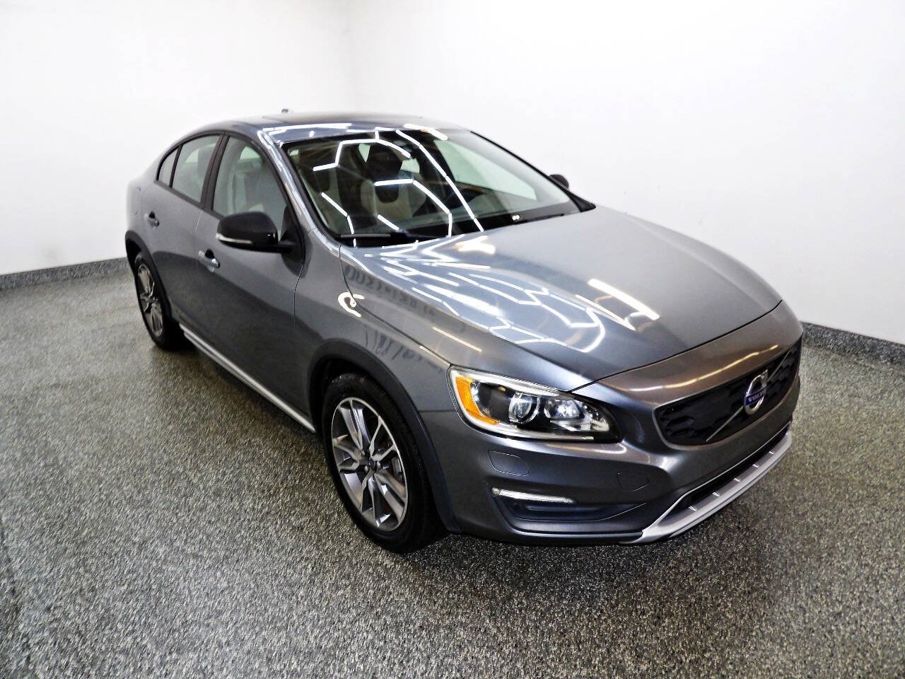 Used 2016 Volvo S60 T5 Cross Country Platinum AWD/4WD image 3
