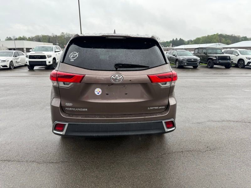 Used 2017 Toyota Highlander Limited AWD/4WD image 7