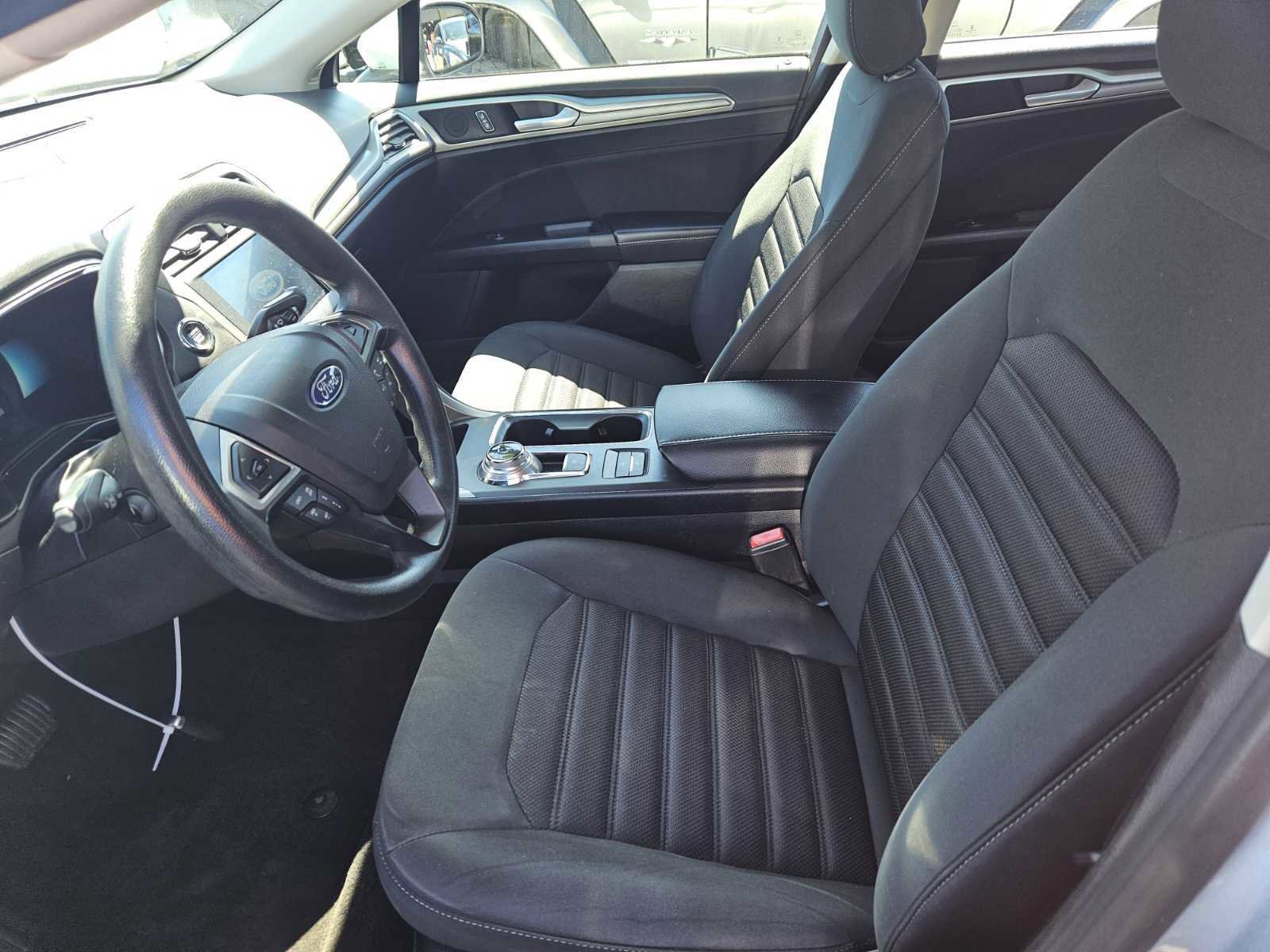 Used 2019 Ford Fusion SE FWD image 6