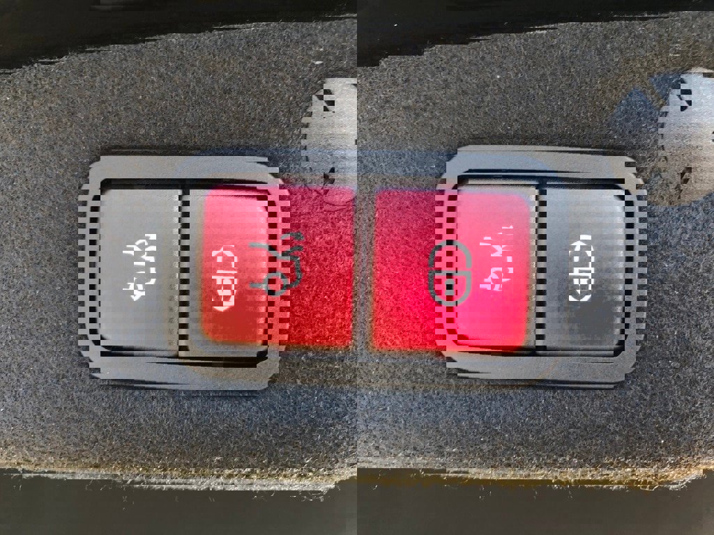 Used 2021 Mercedes-Benz C 300 4MATIC Sedan w/ Premium Package image 39