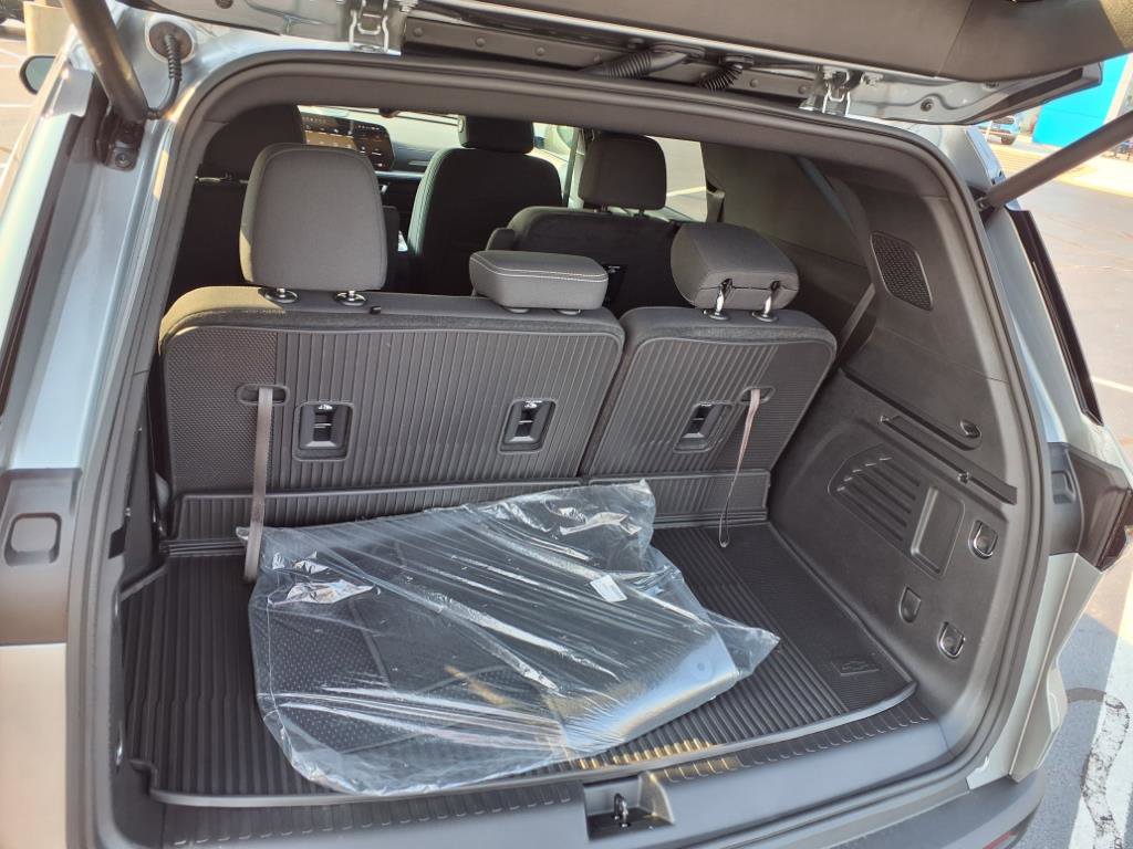 New 2026 Chevrolet Traverse LT w/ Enhanced Driving Package image 23